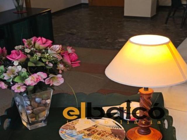 ? ¡Vistas al Mar y a un Precio IRRESISTIBLE en La Pineda! ?️ Tu Paraíso te Espera por Solo 225.000€