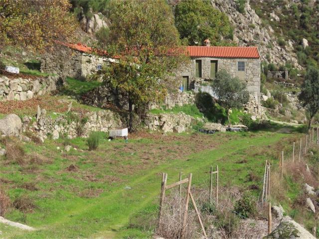 Vistas mais incríveis Fazenda/terreno 16 HECTARES na montanha, anexado a um rio com 3 nascentes, vários edifícios de pedra, sem vizinhos, a natureza ao redor é de tirar o fôlego