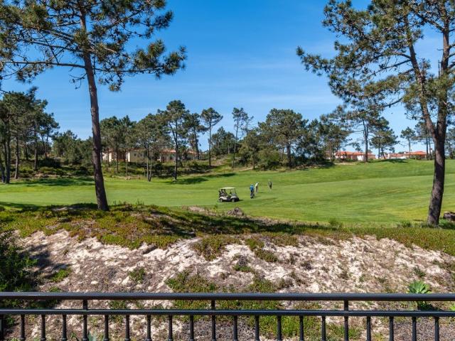 Vistas para o campo de golfe no prestigiado Resort Praia D'E. 0m² Amoreira