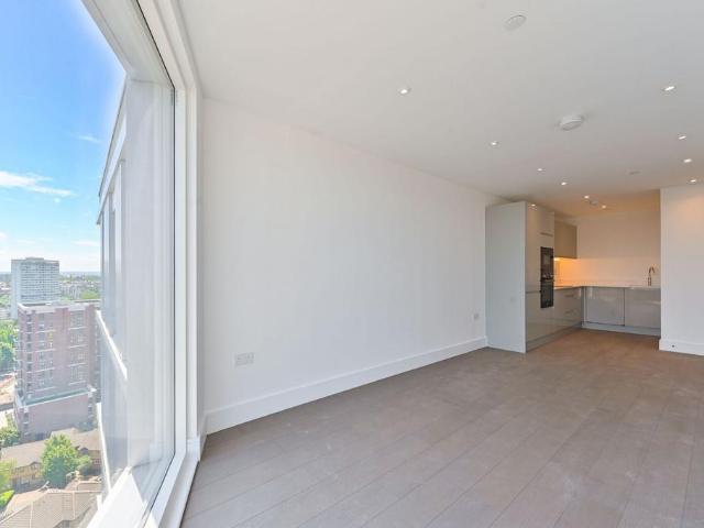 Vision Point, Battersea, London, SW11 1 bed flat to rent £2,750 pcm £635 pw