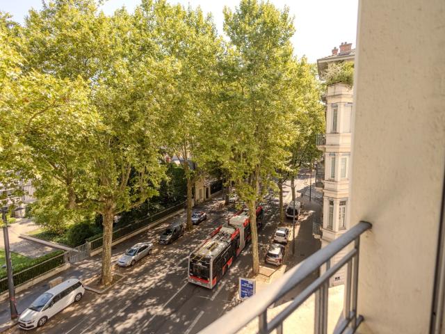 Visite Virtuelle Disponible Sur Demande. Lyon 6e…BOULEVARD. 197m² Lyon 6ème