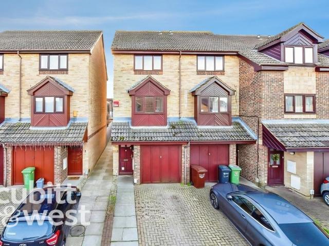 Vita Road, Portsmouth PO2, 2 bed end terrace house to rent, £1,500 pcm | PrimeLocation
