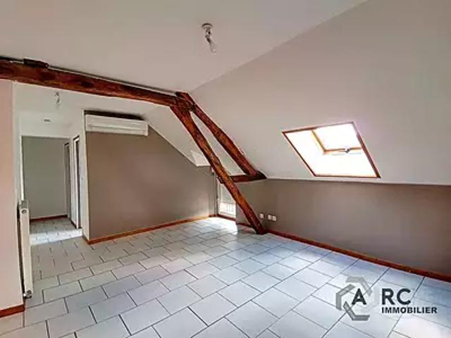 Vitry aux Loges 45530 Location appartement 3 pièces t3 au dernier étage cave