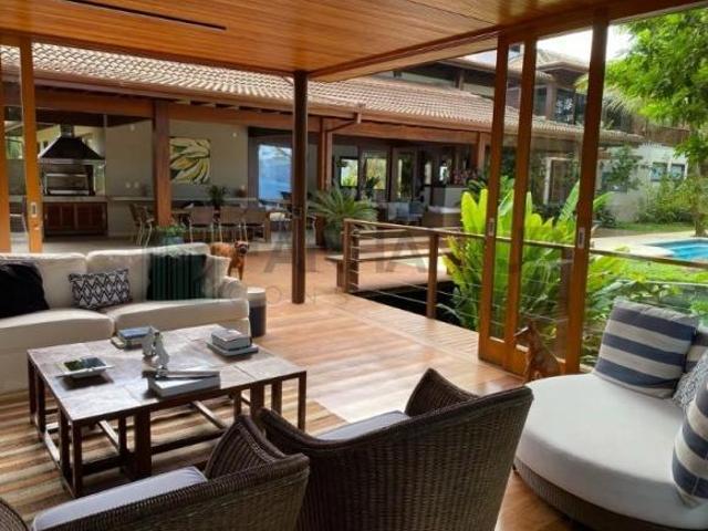 Viva na exclusividade do Condomínio Praia Brava, um verdadeiro paraíso à beira mar localizado na des