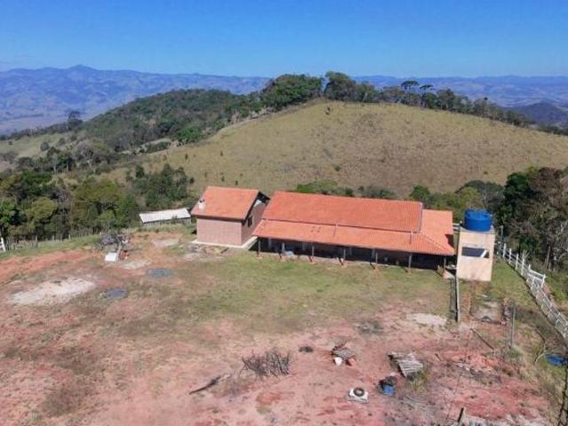 Viva no alto da montanha com vista de tirar o fôlego em Senador Amaral – MG