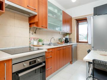 Viva no centro: T2 no Cacém com elevador e muita luz natural. 68m² Agualva e Mira Sintra