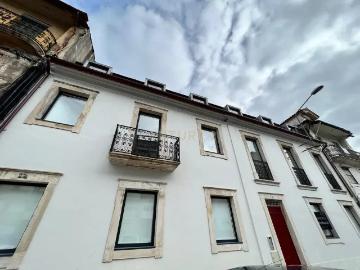 Viva no Coração de Coimbra com Elegância e Conforto!