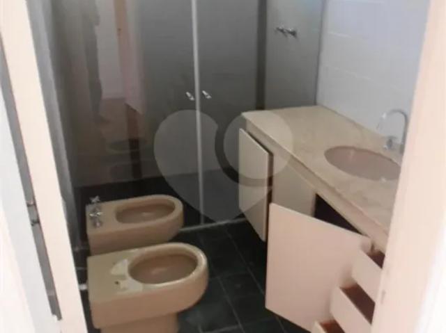 Viva o Alto de Pinheiros: Casa Reformada em Rua Tranquila!