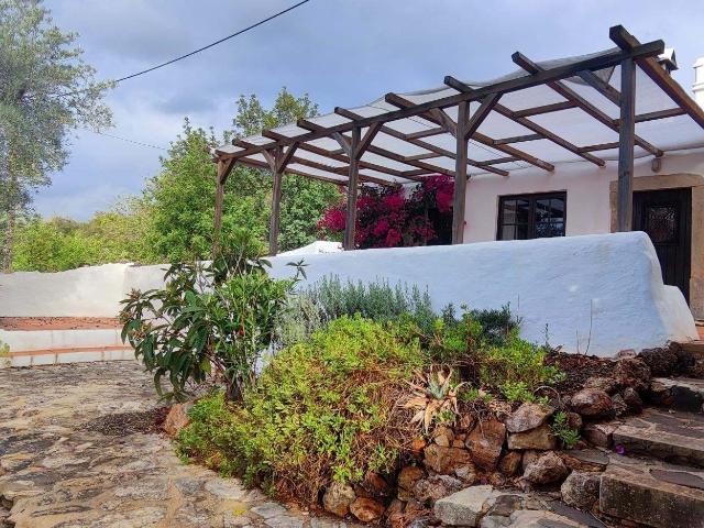 Viva o Algarve genuíno – casa rustica e 4ha de terreno natural