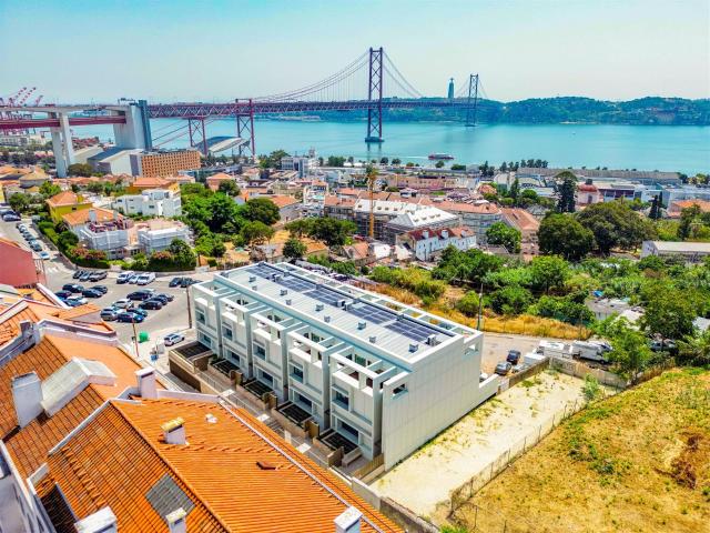 Viva o Luxo com Vista para o Tejo Moradia com Garagem de 1. 298m² Alcântara