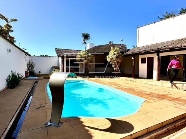 Viva o Melhor da Vida: Venda de Casa com Piscina e Churrasqueira!