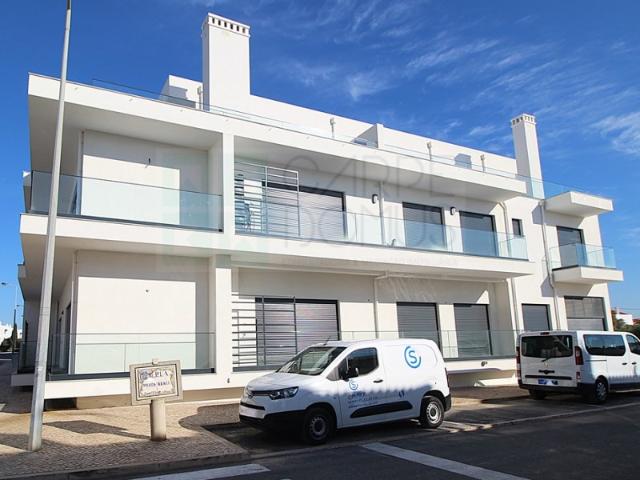 Viva a Elegância e o Conforto: Apartamento T2 Moderno a Passos da Praia de Cabanas de Tavira!