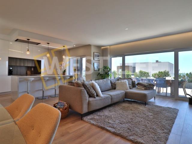 Viva a Ericeira ao Máximo: Apartamento T3 com Vista Mar, Terraço Panorâmico e Localização de Excelência