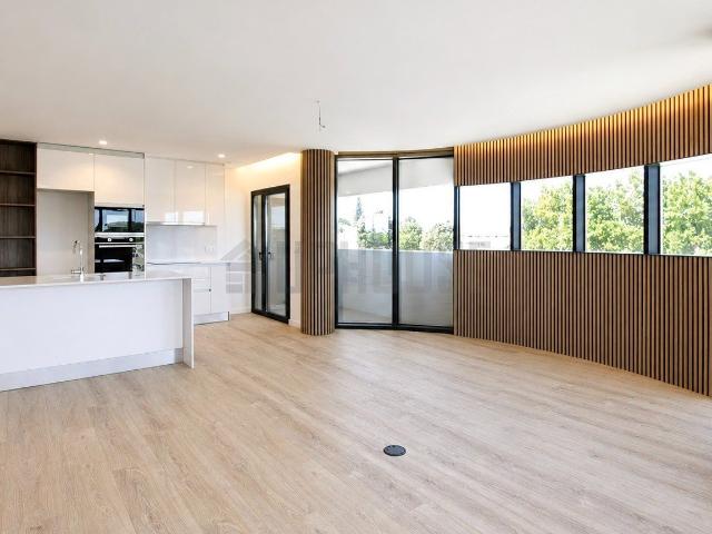 Viva Acima de Tudo | Exclusiva Cobertura T2+2 com Terraço Pa. 291m² Repeses e São Salvador