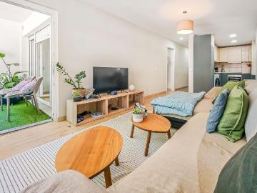 Viva Cascais a Pé | T2 Renovado com 2WC | Varanda | Junto ao Parque Outeiro da Vela