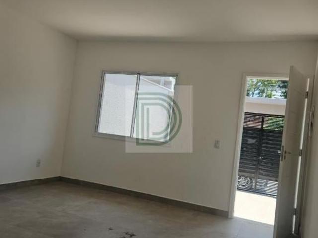 Viva com Conforto e Estilo Sobrado com 2 suítes Novo no Jardim Bonfigloli
