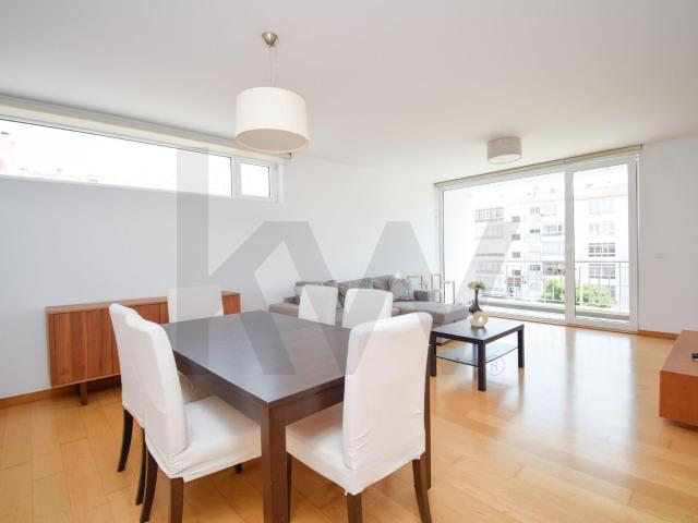 Viva com conforto e luz natural no coração do Buzano Apartamento T3 | Arrendamento | Buzano