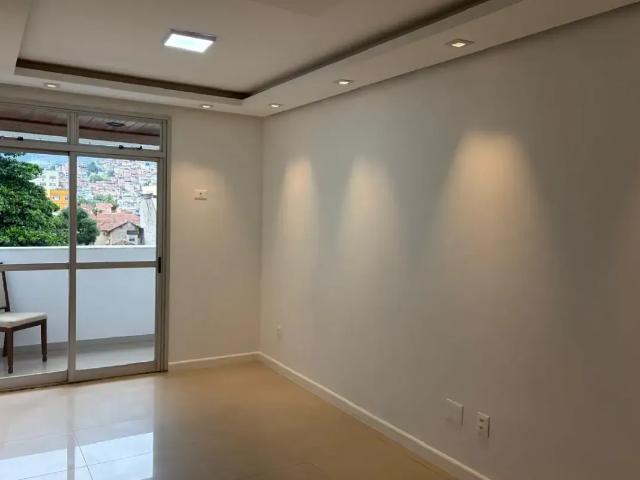 Viva com sofisticação no coração do Grajaú: Um refúgio de 76m² em apartamento de fundos, onde a privacidade encontra a conveniência urbana. O imóvel: Com 76m² bem planejados, este apartamento oferec
