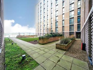 Viva Court, Kimpton Road, Luton 1 bed apartment to rent £1,325 pcm £306 pw