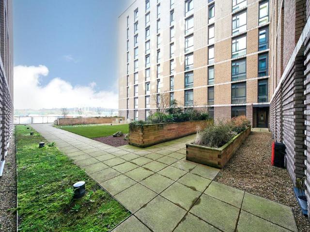 Viva Court, Kimpton Road, Luton 1 bed apartment to rent £1,325 pcm £306 pw