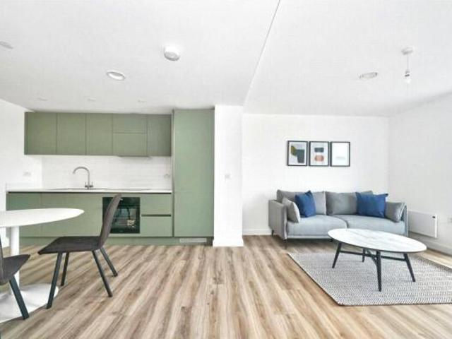 Viva Court, Kimpton Road, Luton 2 bed apartment to rent £1,500 pcm £346 pw