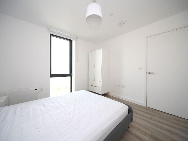 Viva Court, Kimpton Road, Luton LU2, 2 bed flat to rent, £1,600 pcm | PrimeLocation