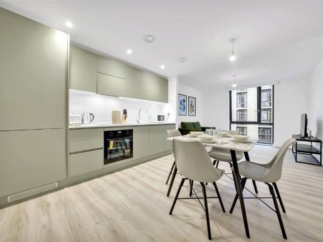 Viva Court, Kimpton Road, Luton LU2, 2 bed flat to rent, £1,600 pcm | PrimeLocation