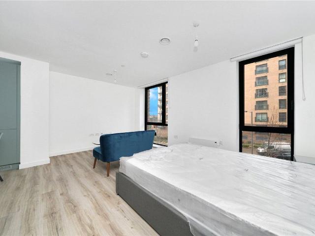 Viva Court, Kimpton Road, Luton LU2, Studio to rent, £1,050 pcm | PrimeLocation