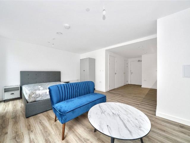 Viva Court, Kimpton Road, Luton LU2, Studio to rent, £1,050 pcm | PrimeLocation