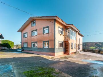 Vive o invierte en Asturias: casa con finca, piscina y ubicación estratégica