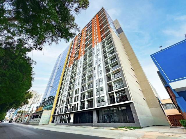 VIVE CERCA A SAN ISIDRO: DEPARTAMENTO ESTRENO 3 DORMITORIOS CON BALCÓN Y COCHERA