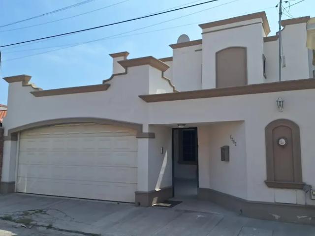 ¡VIVE CON ESTILO Y COMODIDAD EN SALTILLO! Casa AMUEBLADA en renta atrás del IMSS 2