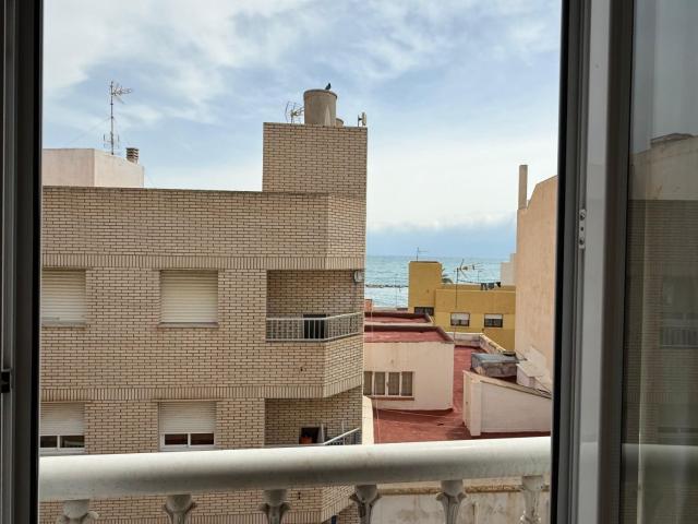 Vive donde todo ocurre y donde el mar está a solo unos pasos. 65m² Garrucha