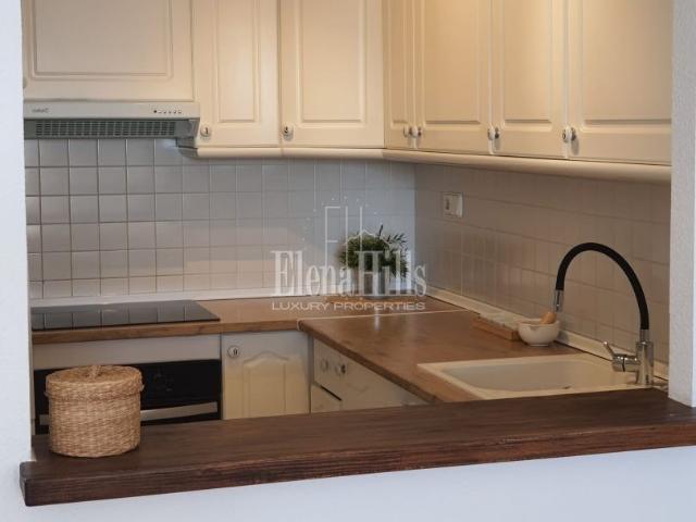 Vive el Mediterráneo en este elegante apartamento con vistas al mar en Mascarat Beach