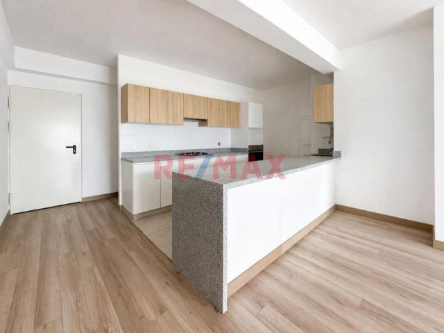 Vive En Departamento Amplio De 142.94M2 En Primer Piso Con Patio Y Cochera Doble