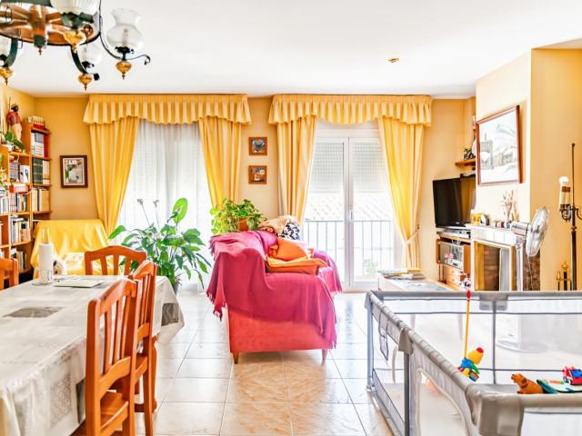 ¡Vive en el Corazón de Argentona! Casa Adosada con Patio, Ga. 183m² Argentona