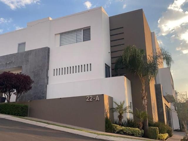 Vive en esta hermosa casa en esquina