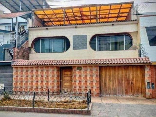 Vive en Surco. Casa de 200 m² Cerca al Parque de la Amistad