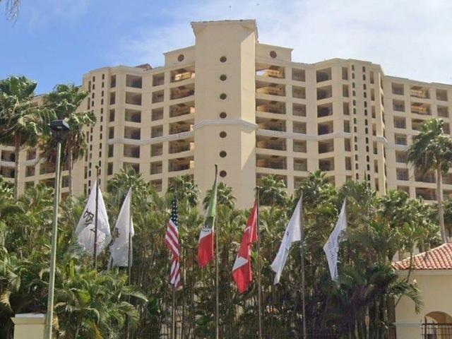Vive frente al mar en Bay View Grand, Marina Vallarta!