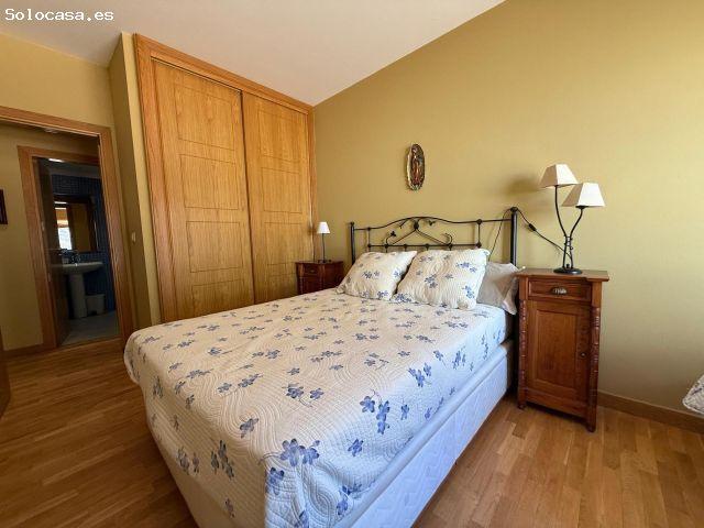 ? ¡Vive frente al mar en O Grove! Piso de lujo con terraza de 122m² y vistas únicas a la Isla de La