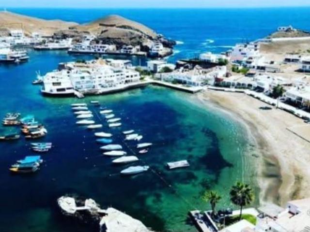 Vive Frente Al Mar, En Una Isla Cerca De Lima
