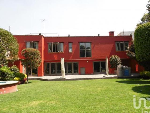 Casa en venta en Barrio Santa Catarina, Coyoacán, con 884 m2 de terreno y gran jardín
