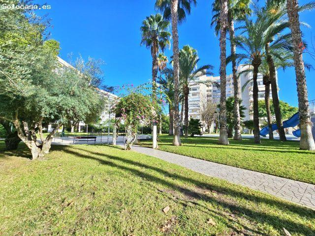 Vive la luz y el espacio en este amplio piso de Garden Playa!