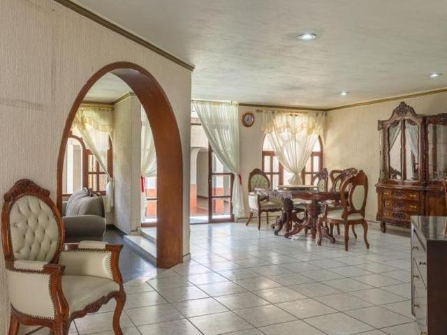VIVE RODEADO DE NTURALEZA AMPLIA CASA CON JARDIN Y TERRAZA VISTA A LA BARRANCA