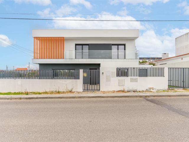 Vivenda Isolada Nova com Piscina em Azeitão Área do Sul de. 200m² Azeitão São Lourenço e São Simão