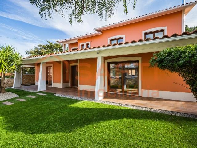 Vivenda T4 com piscina 234m² Parceiros e Azoia