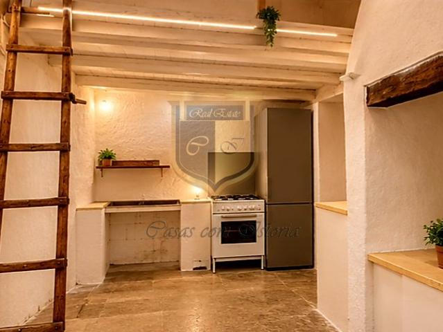 Vivenda V2 com pateo e anexo, Azueira, Mafra, Lisboa