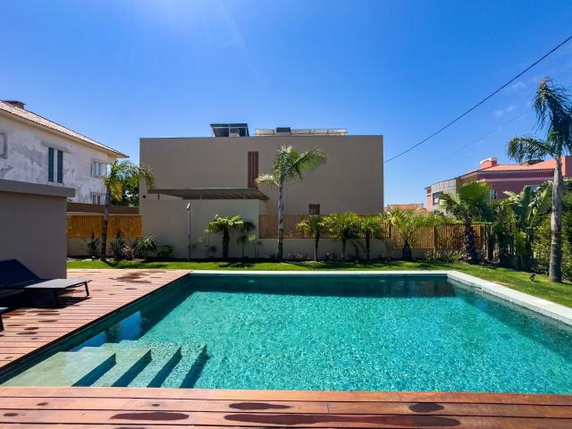 Viver à Beira Mar | 4+1 Quartos | Piscina | Garagem para 3 C. 216m² Carcavelos e Parede