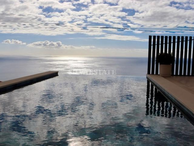 Viver a luz e o Atlântico na Calheta
