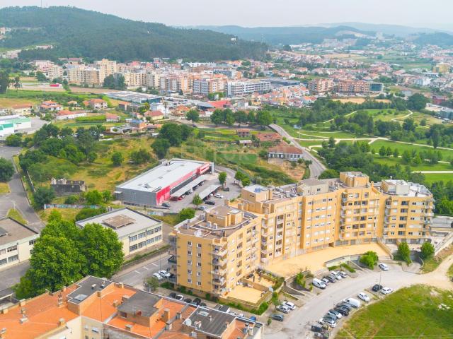 Viver em Frente ao Parque da Cidade | Imperdível Apartamento T2 Duplex no Centro de Alfena | 2 VARANDAS | 2 SUÍTES | Garagem Box | Elevador